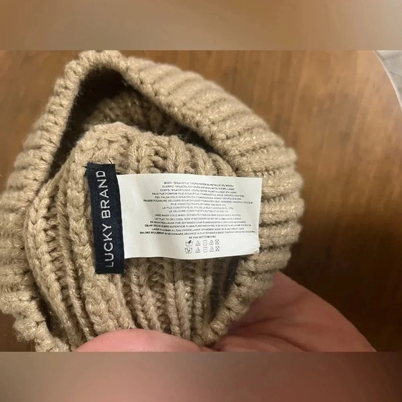 Lucky brand camel and gold knit hat with faux fur Pom - Picture 4 of 4